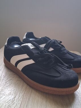 Classic Black Suede Women’s Sneakers with White Stripes
